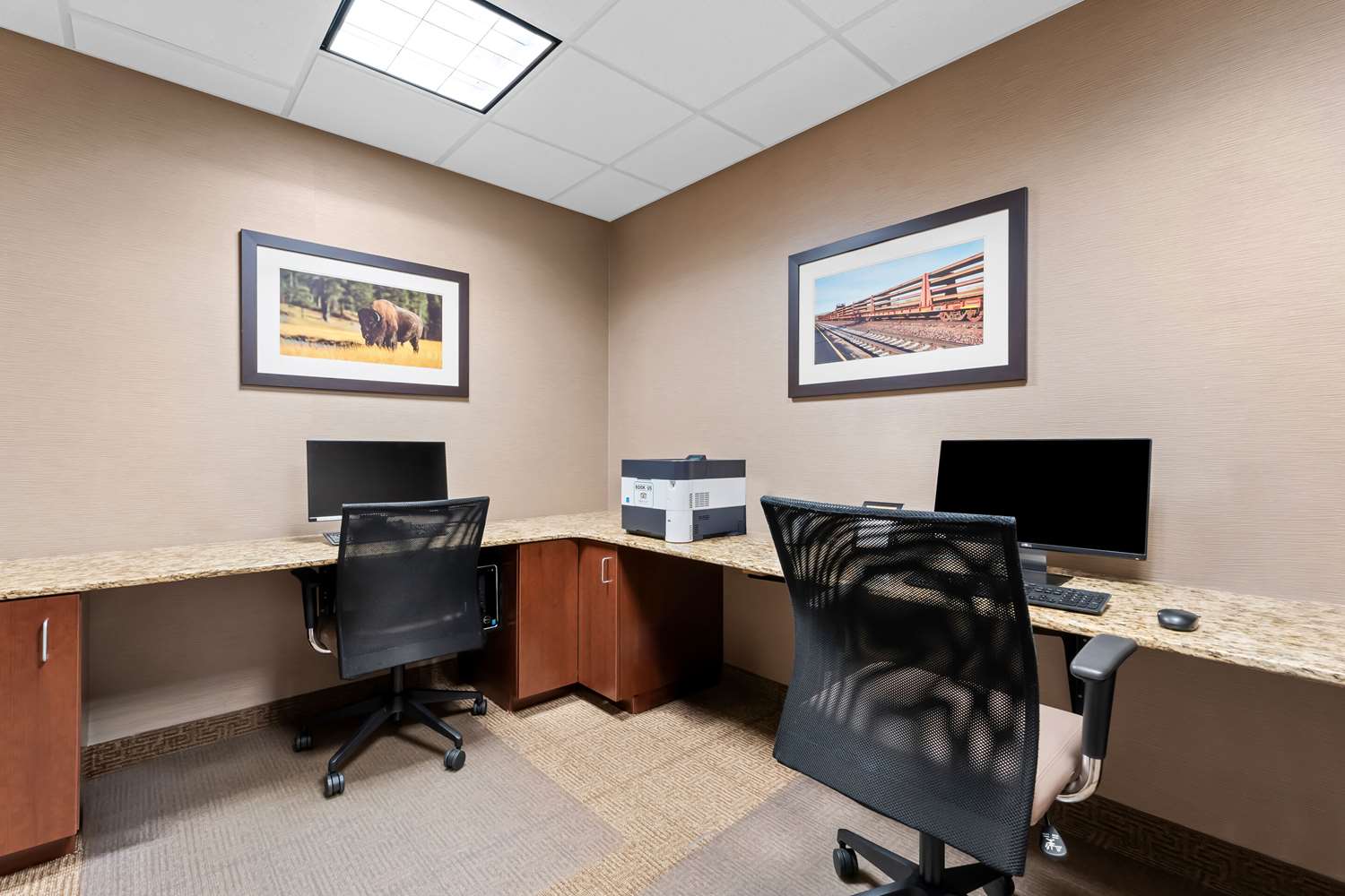 Comfort Inn and Suites Avera Southwest Sioux Falls SD 33/37