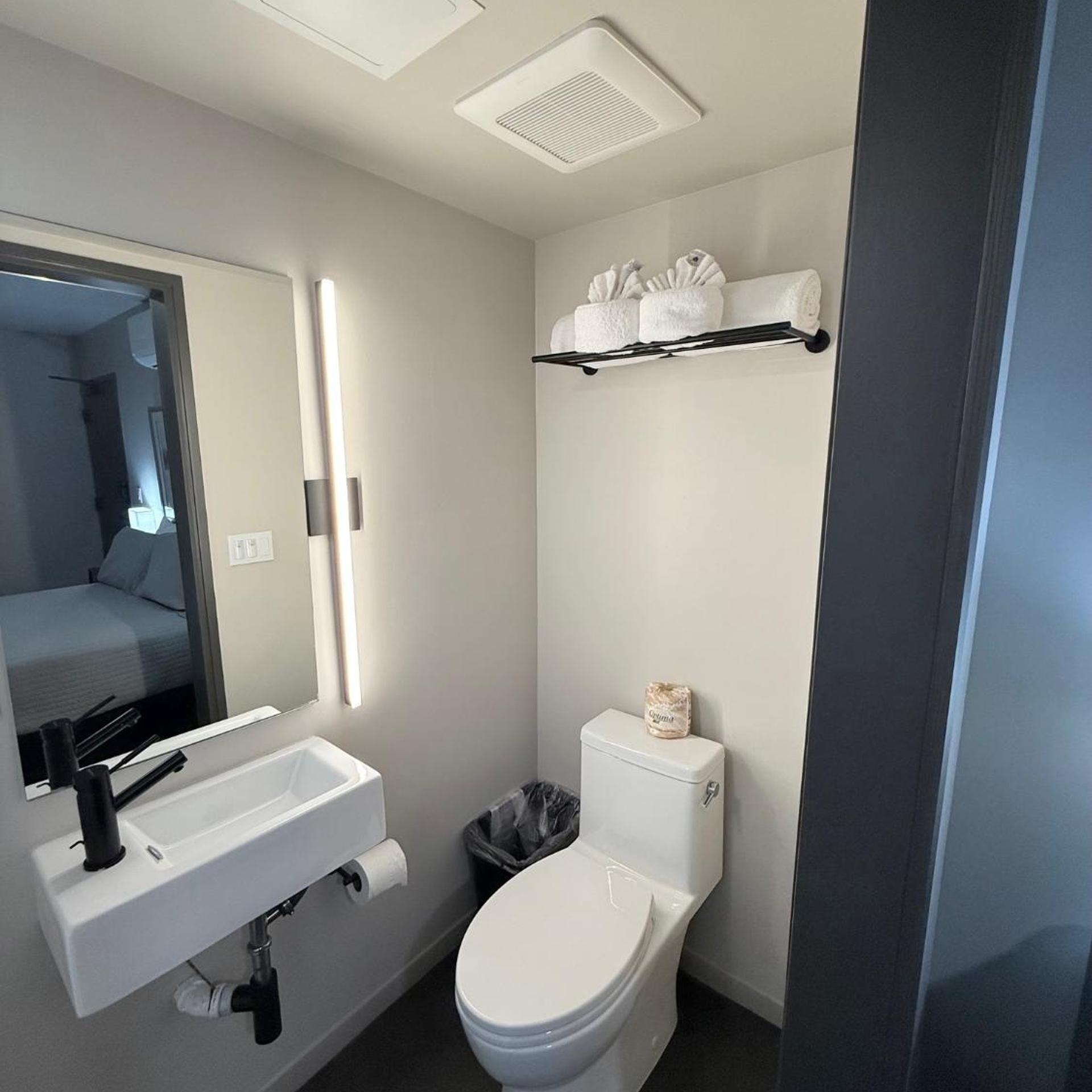 City24 Condo Hotel Little Italy Mission Hills 48/49