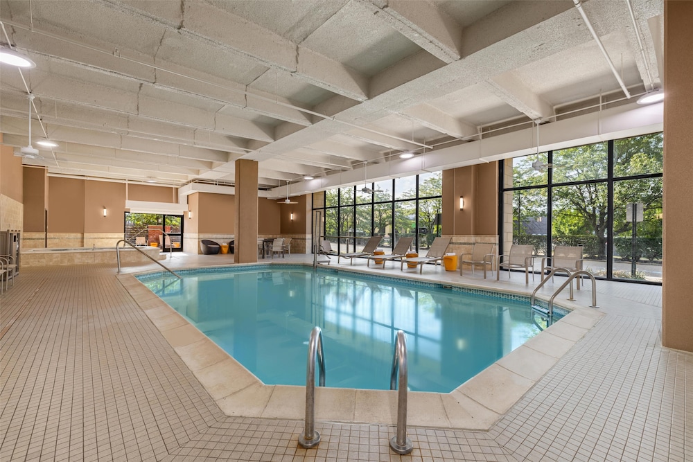 Drury Inn and Suites Creve Coeur St Louis 18/43