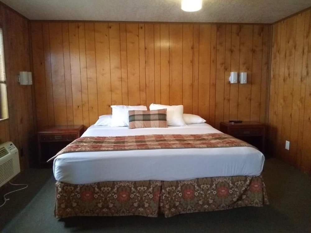 The Orca Inn 27/71