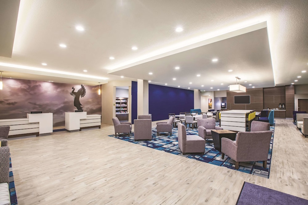 La Quinta Inn And Suites By Wyndham Wichita Northeast 37/37