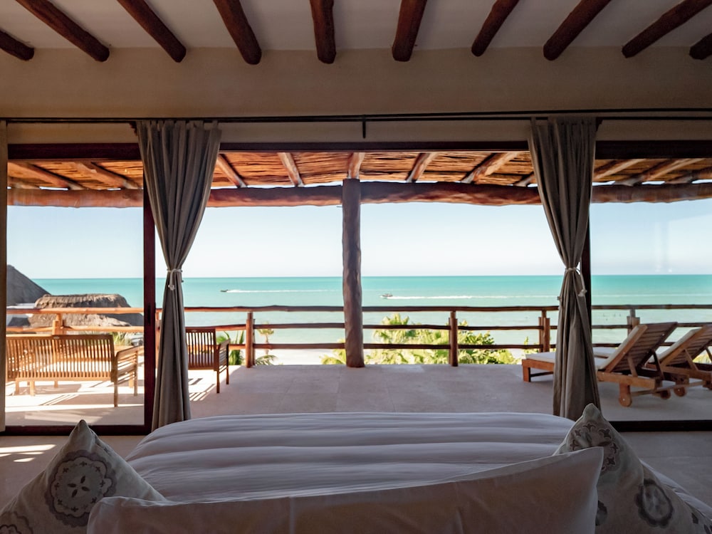 Beachfront Hotel Boutique DK 21/50