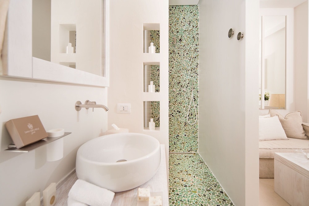San Michele Suite 46/50