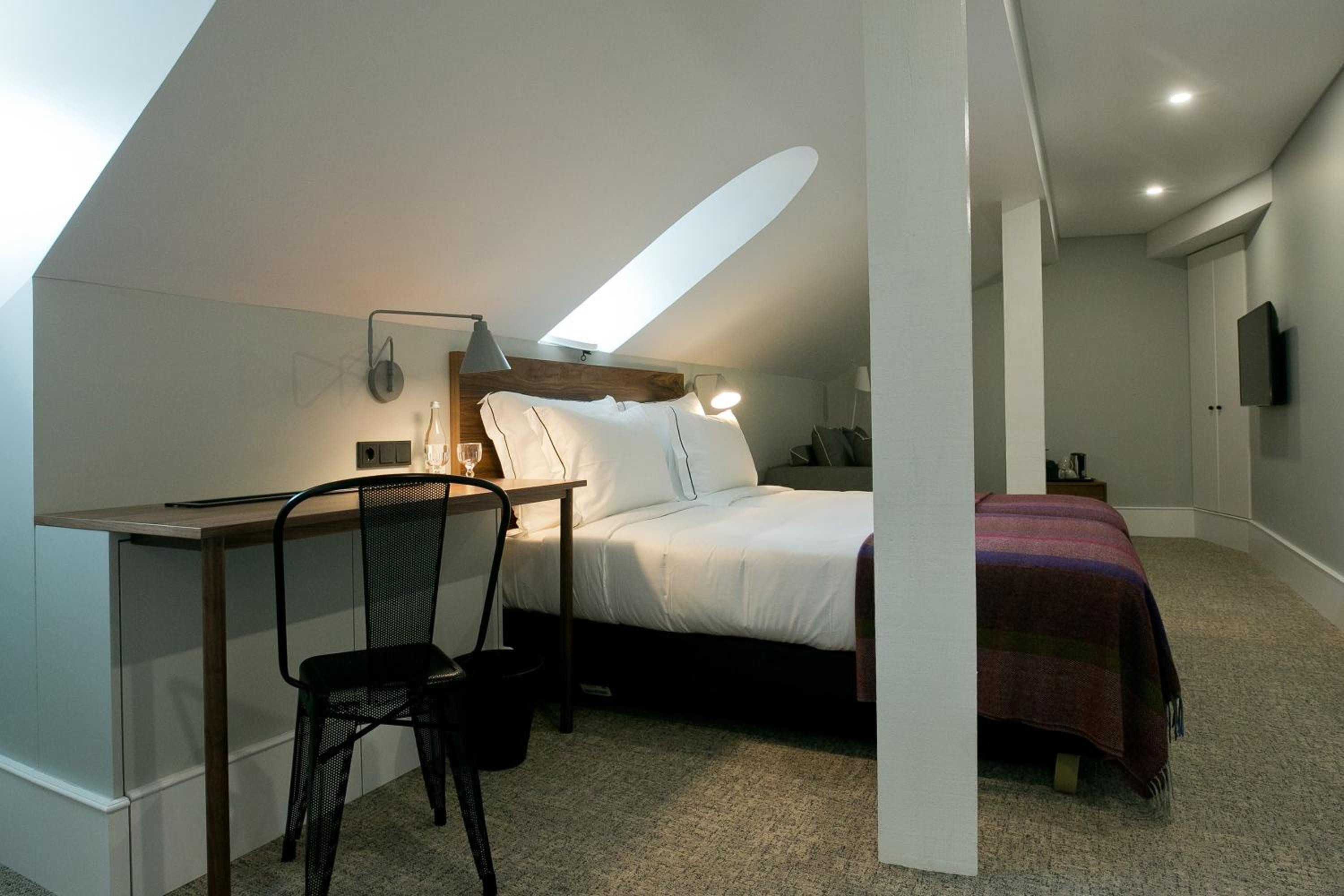 Superior, King Bed, Attic