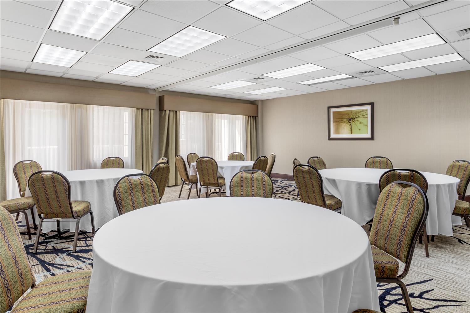 Best Western Plus River Escape Inn & Suites 12/25