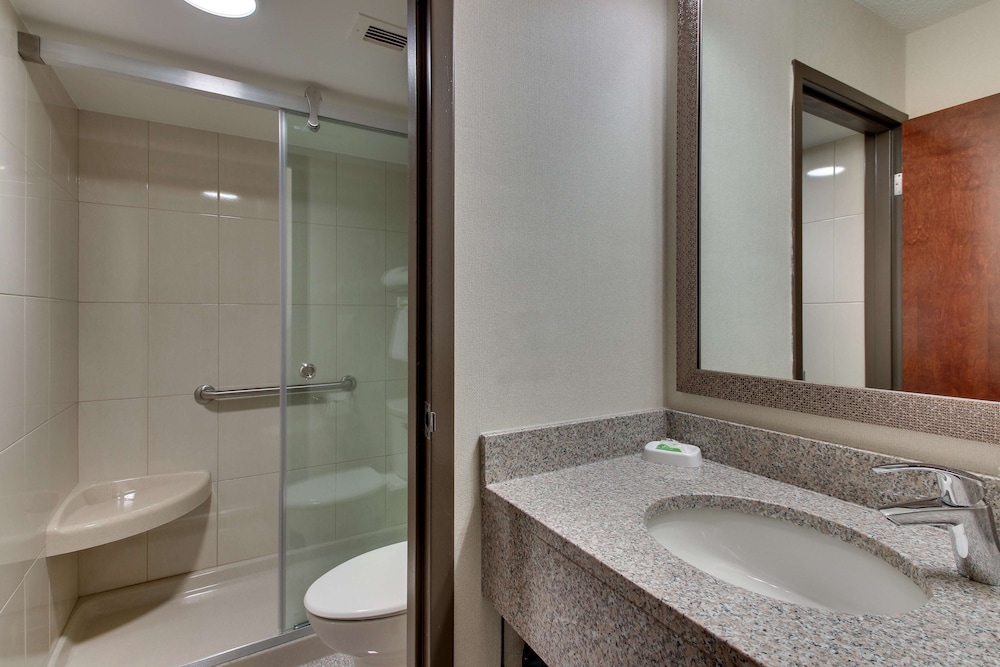 غرفة بسرير كينج، Pear Tree Inn St Louis Airport 8/8