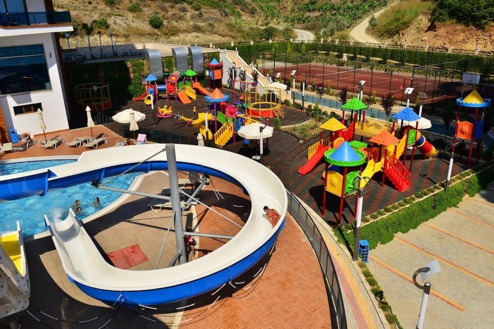 Azura Park Tourism Complex 74/75