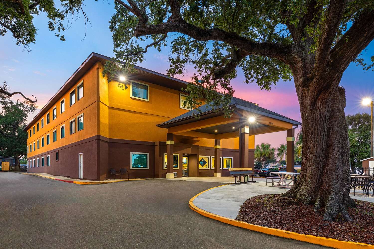 Days Inn By Wyndham Biloxi Beach 2/32