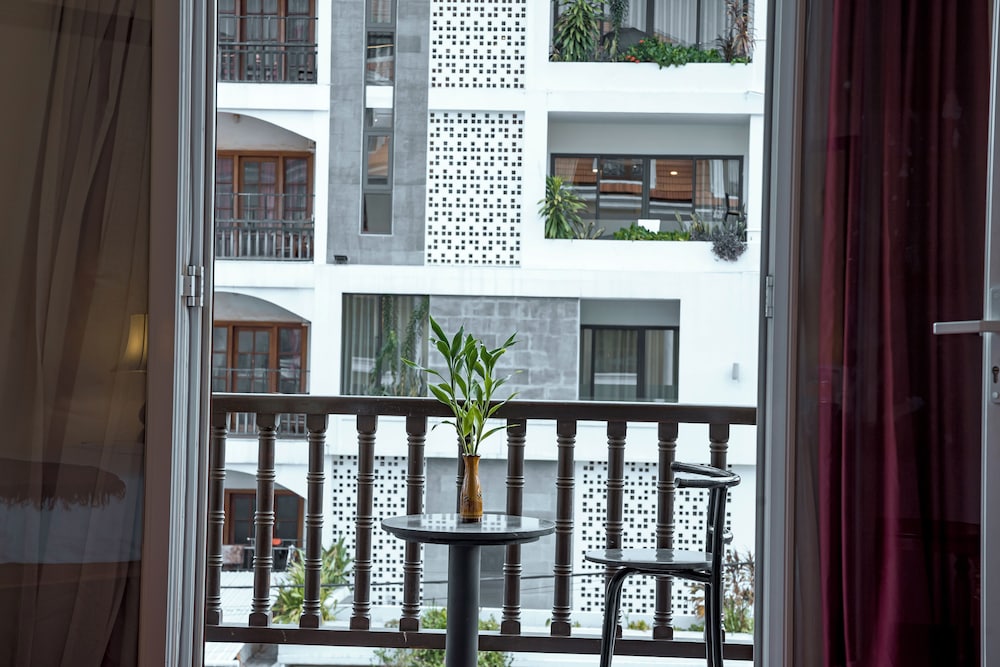 Royal Crown Hotel & Spa 6/70