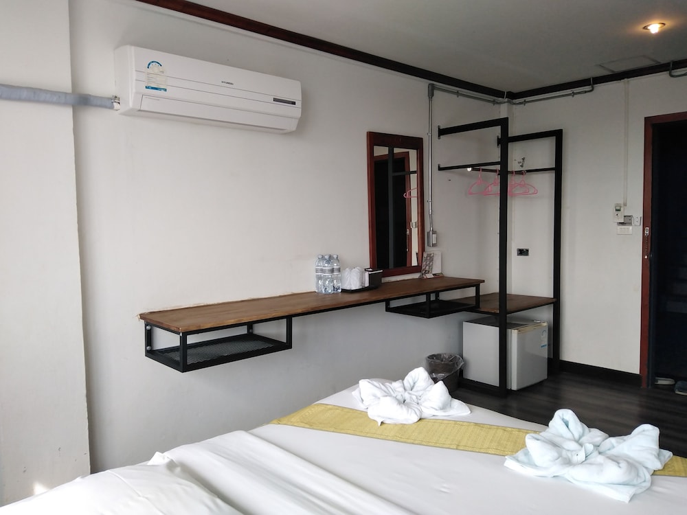 Pimpimarn Beach Hotel 7/66