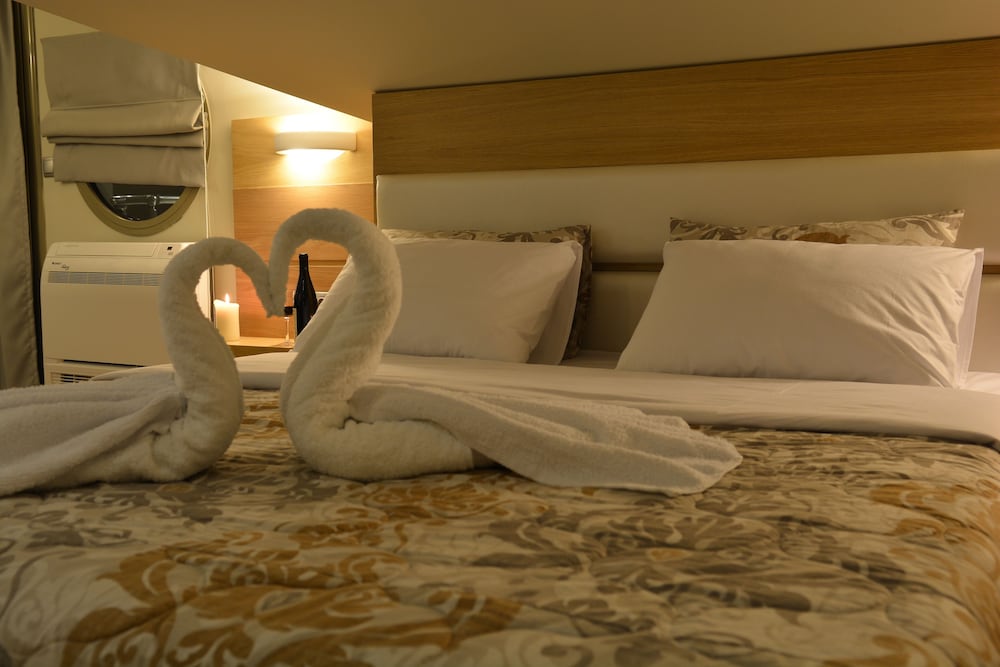 Epavlis Hotel 33/50