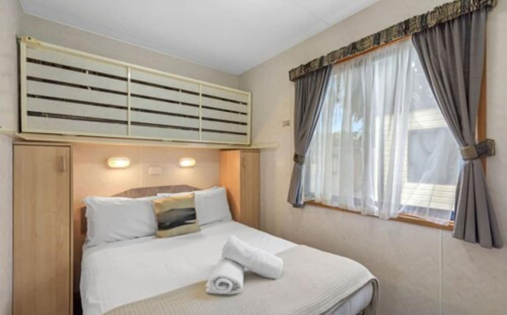 2 Bedrooms, Cabin, 1 Queen and 1 Double Bed