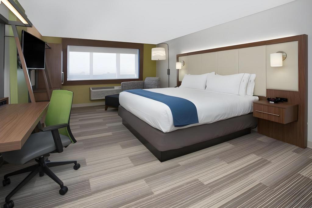 جناح بسريرين كوين، Holiday Inn Express And Suites Plano East 8/10