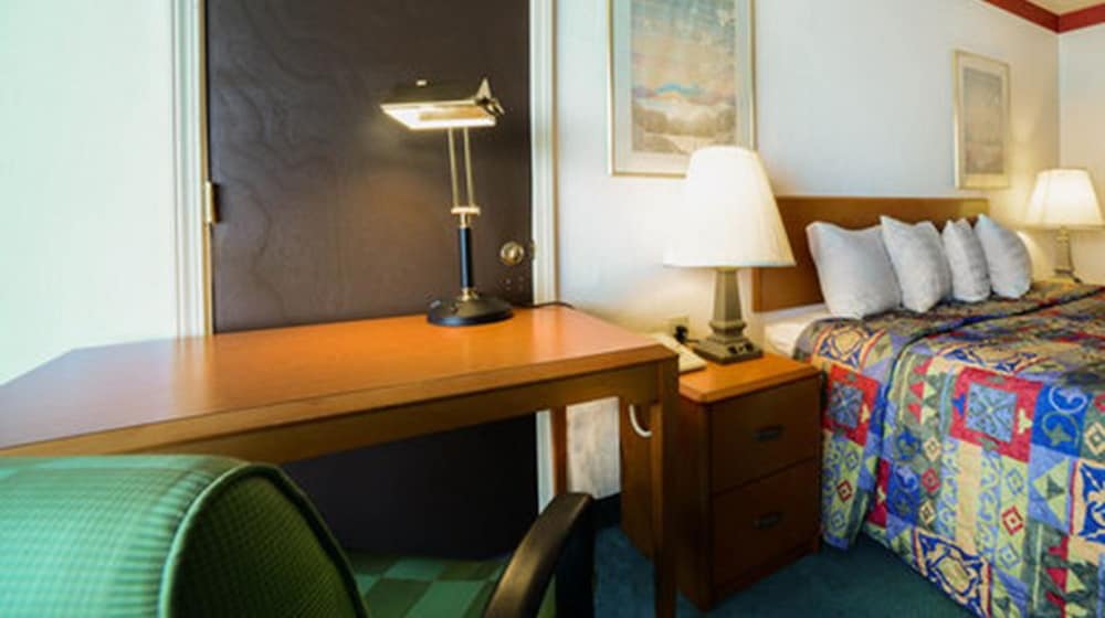 Rodeway Inn 25/30