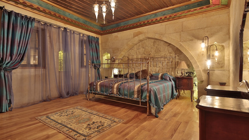 Golden Cave Suites 43/55