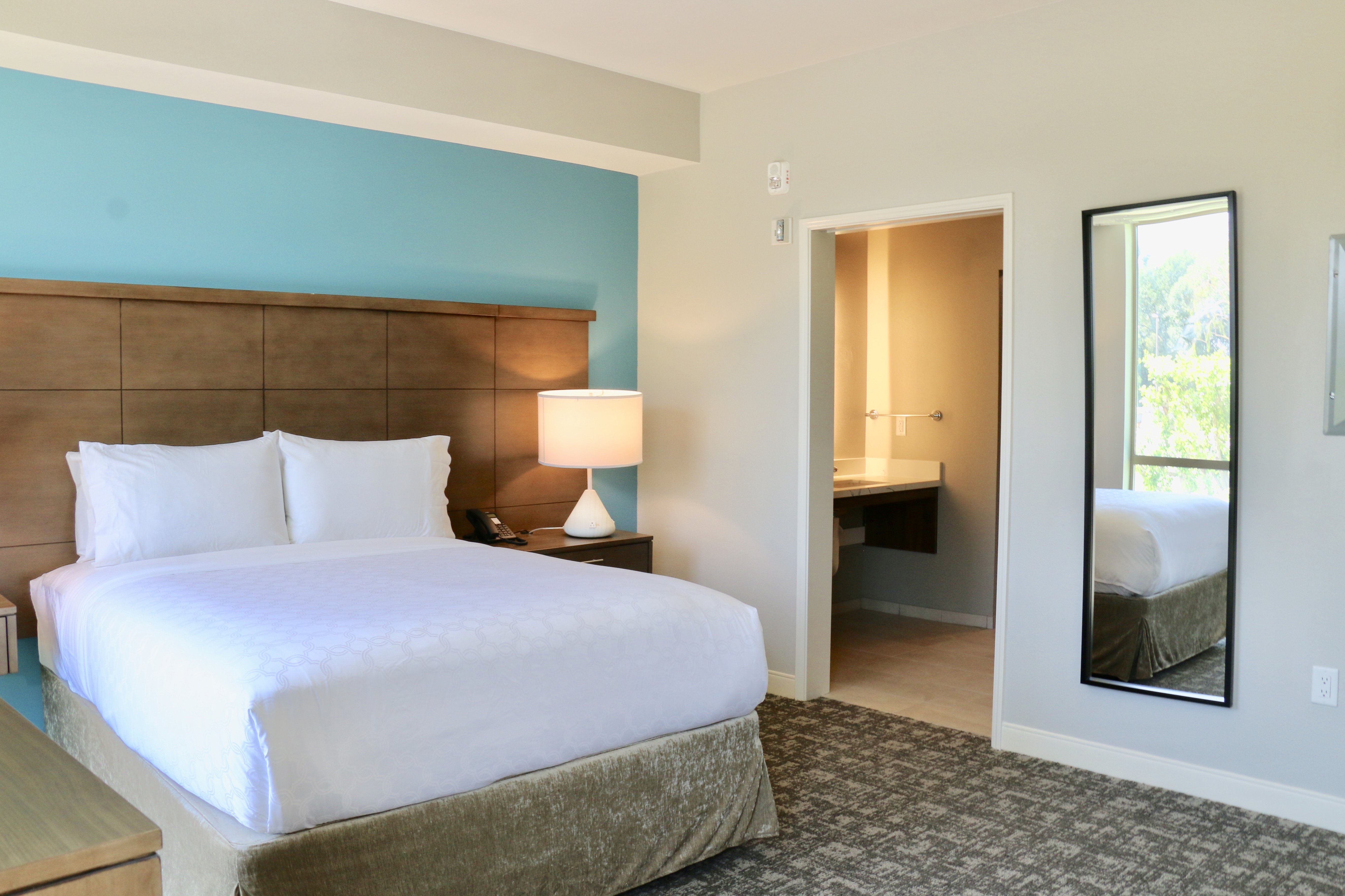 Staybridge Suites Long Beach Airport 14/50