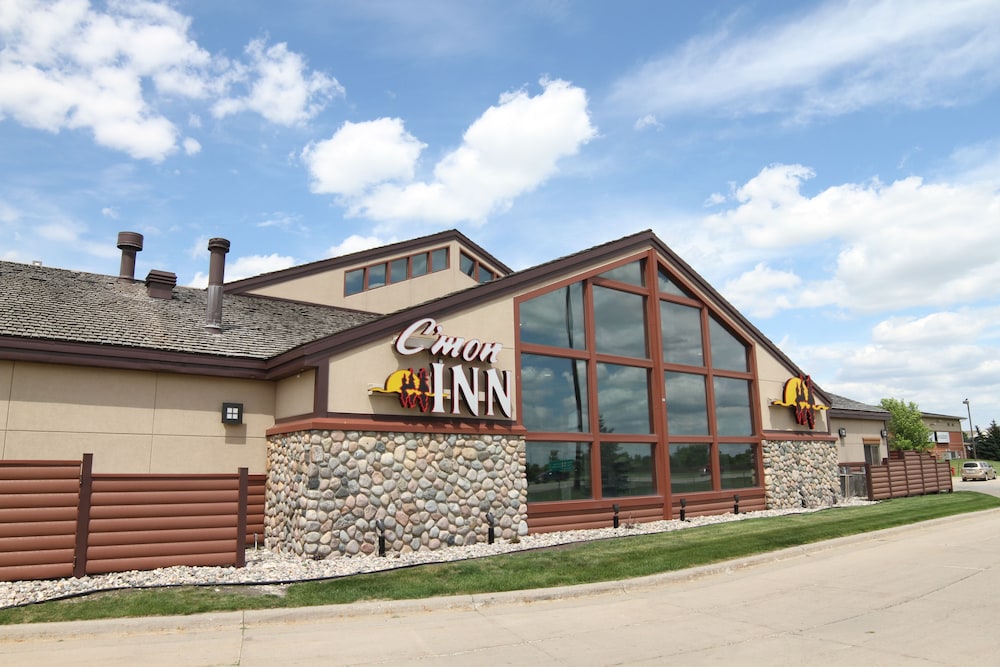 C Apos Mon Inn Fargo 8/37