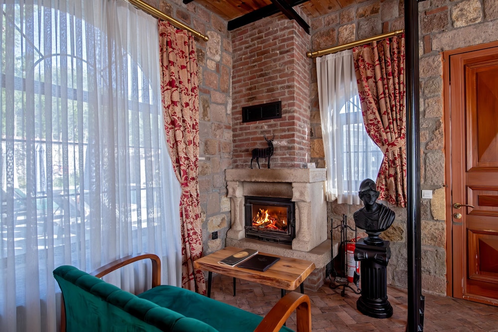 WINEPORT LODGE AGVA 61/84