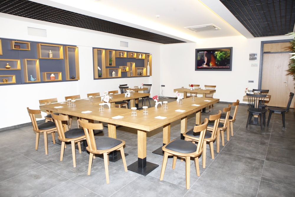 Sapko Airport Hotel 40/46