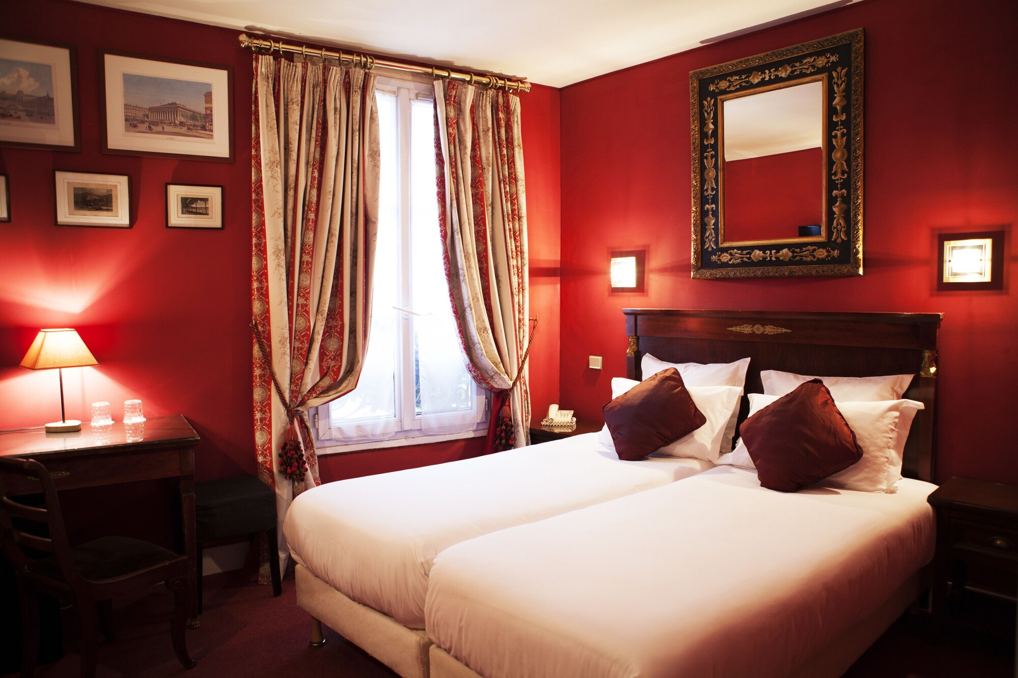 SUPERIOR, DOUBLE OR TWIN BED