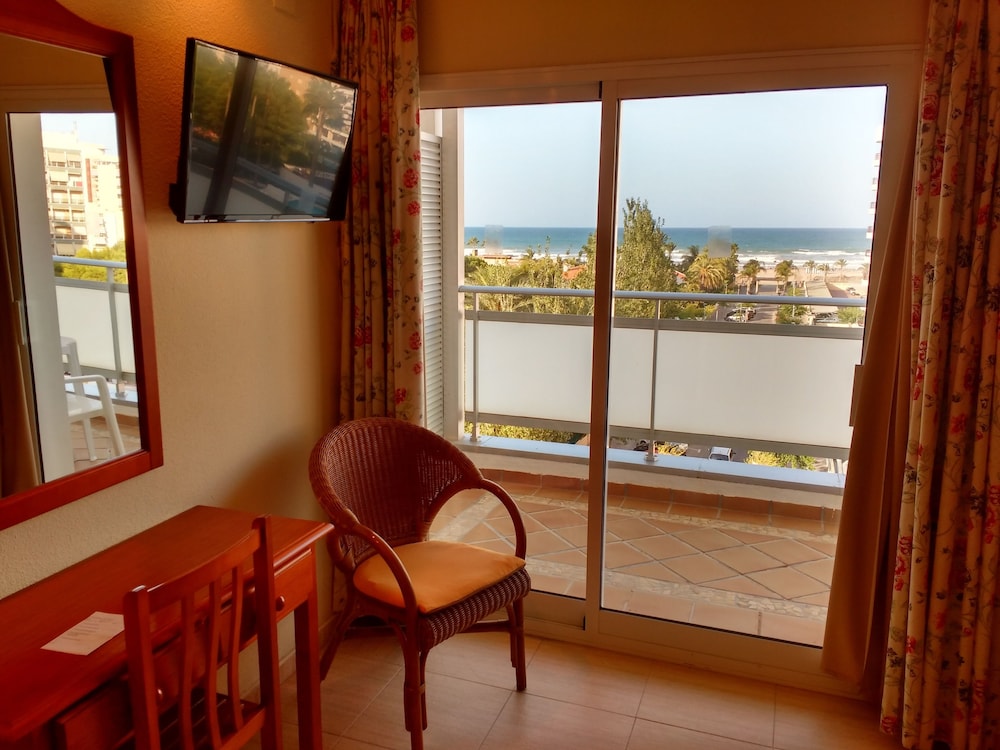 Tres Anclas Apts 25/50