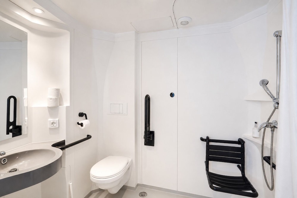 First Inn Hotel Paris Sud Les Ulis 48/48