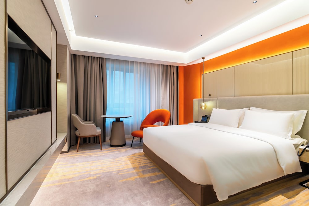 DESIGN, DELUXE, KING BED
