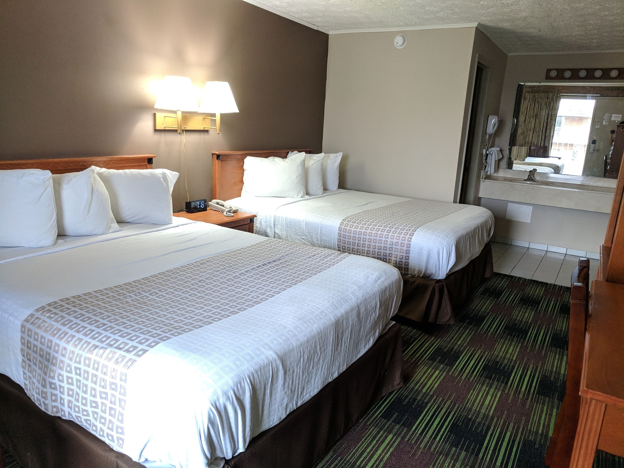 DELUXE, 2 QUEEN BEDS