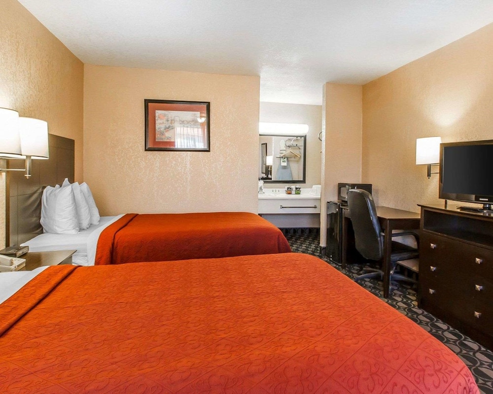 Quality Inn Ada near University 25/43