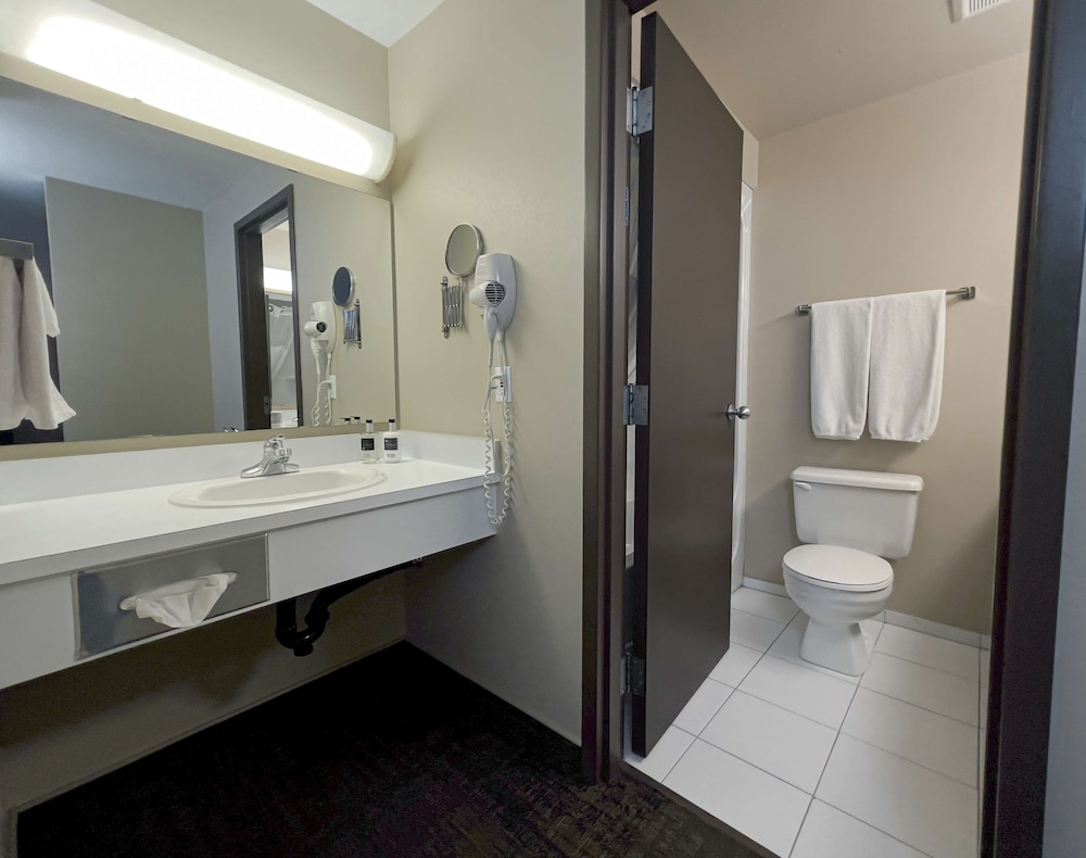 Coast Swift Current Hotel 65/65