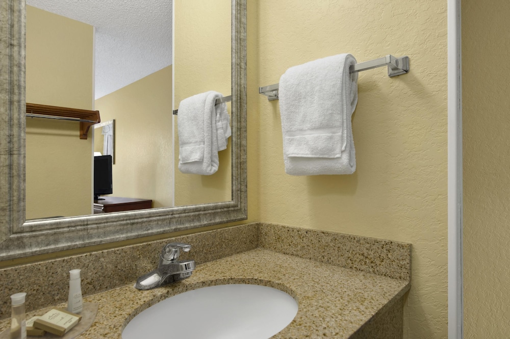 Baymont By Wyndham Gainesville I-75 43/46