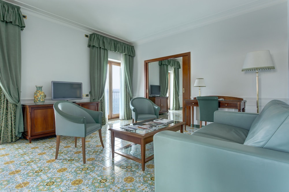 Lloyd's Baia Hotel 37/64