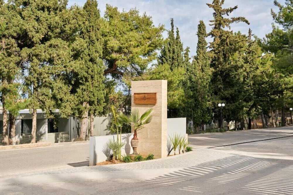 White Rocks Hotel & Bungalows 67/77