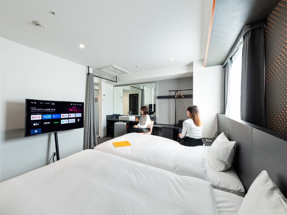 ROOM, TWIN BEDS, BATHTUB