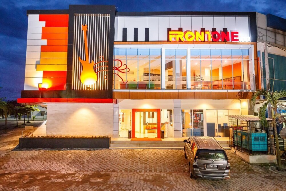 Front One Inn Muntilan 3/60