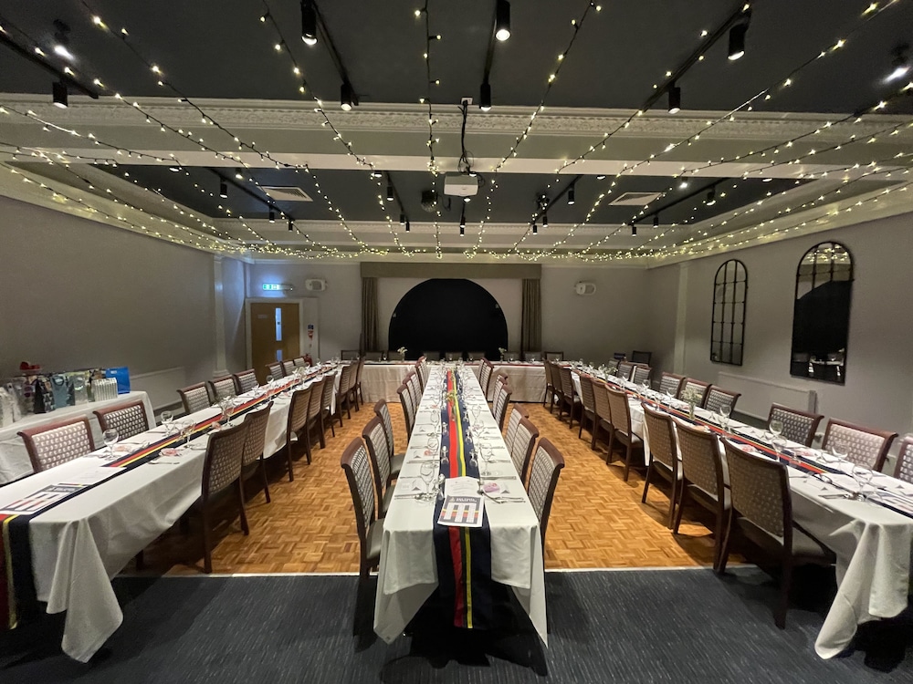 THE MANOR HOTEL 51/71