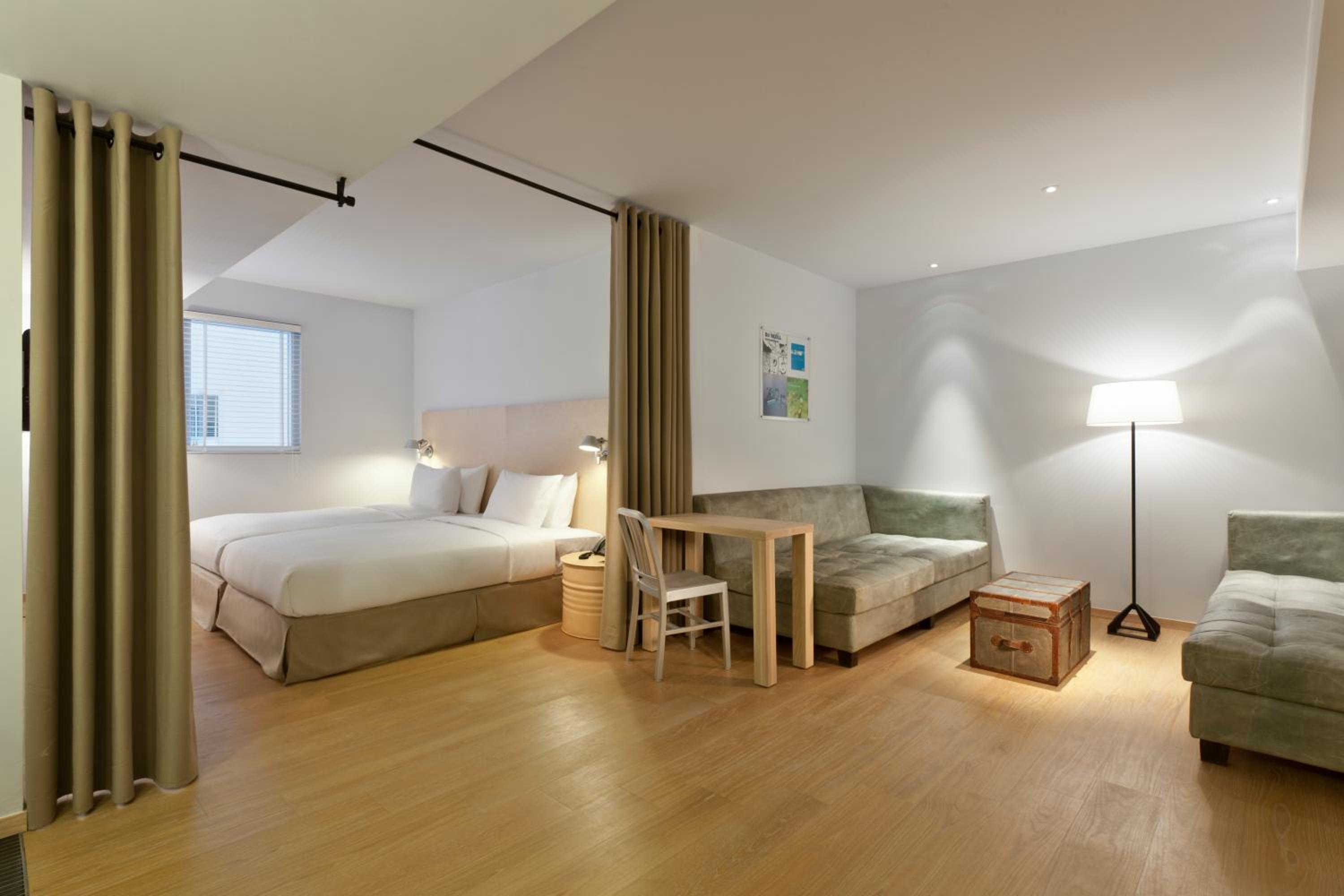LOFT, TWIN BEDS