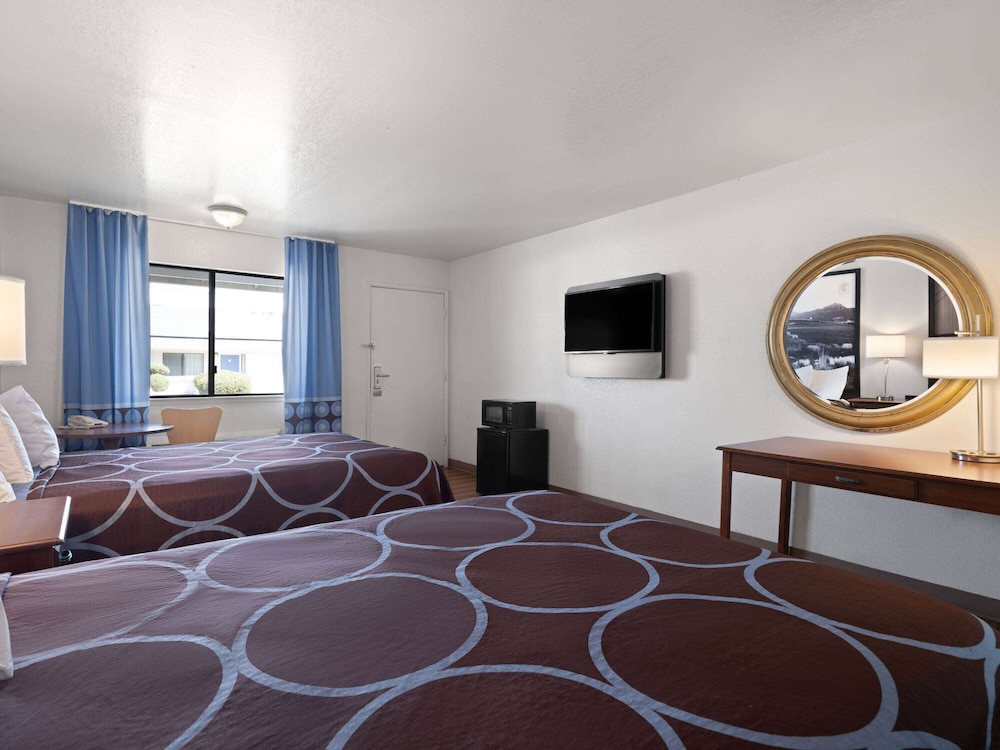 Super 8 by Wyndham Dunnigan 37/60