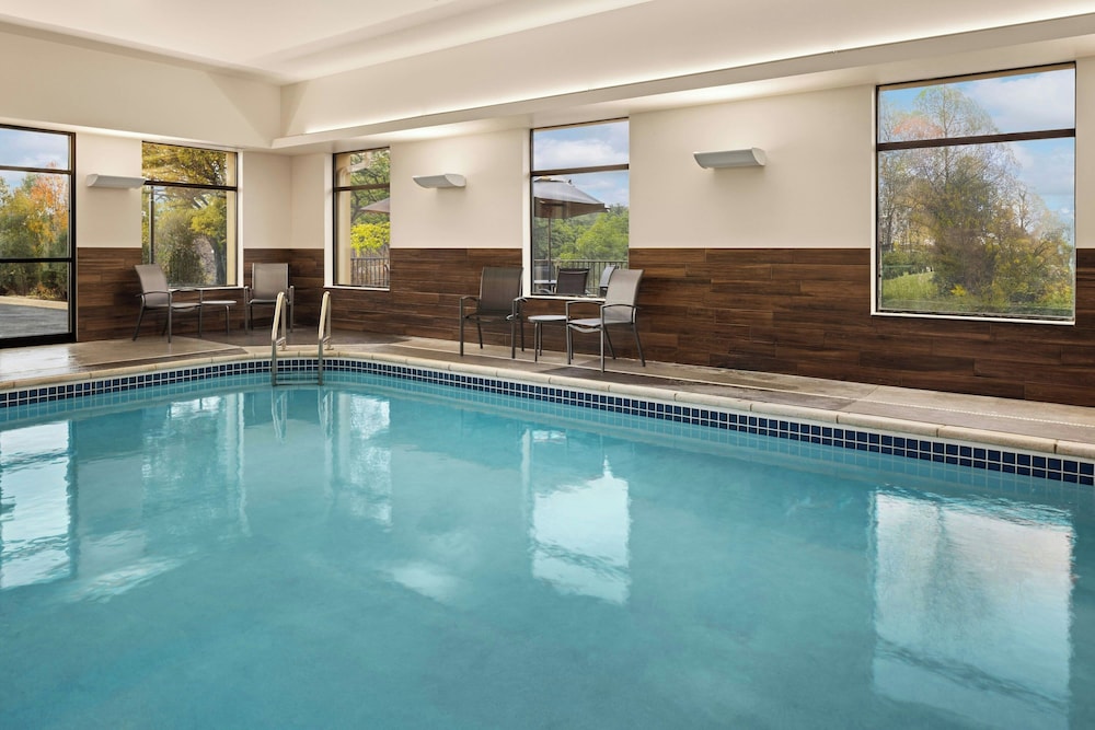 Fairfield Inn & Suites by Marriott Cedar Rapids North 28/52