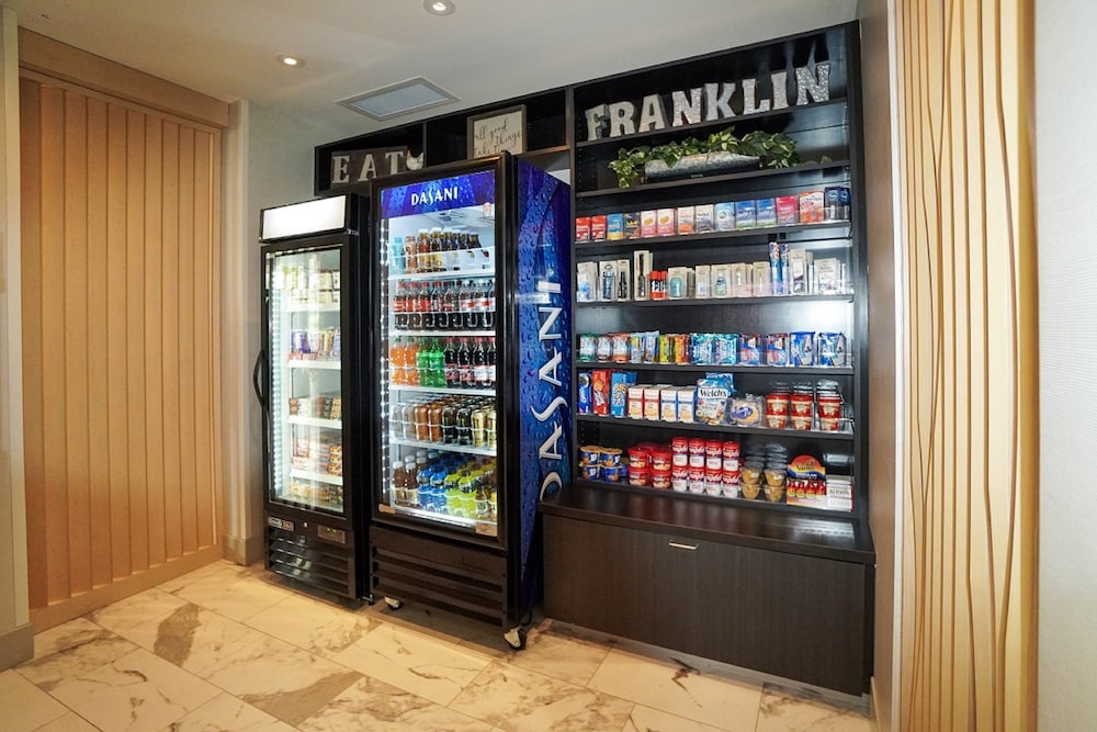 Holiday Inn Express & Suites Franklin - Berry Farms 40/77