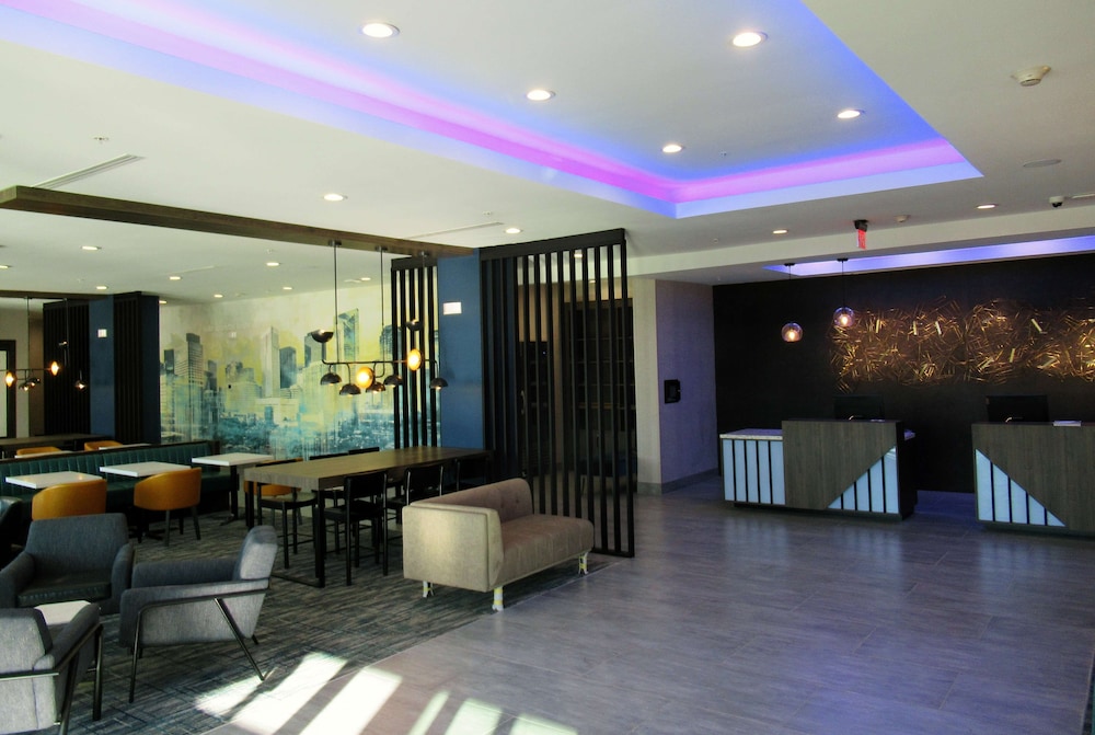La Quinta Inn & Suites by Wyndham Dallas/Fairpark 29/40