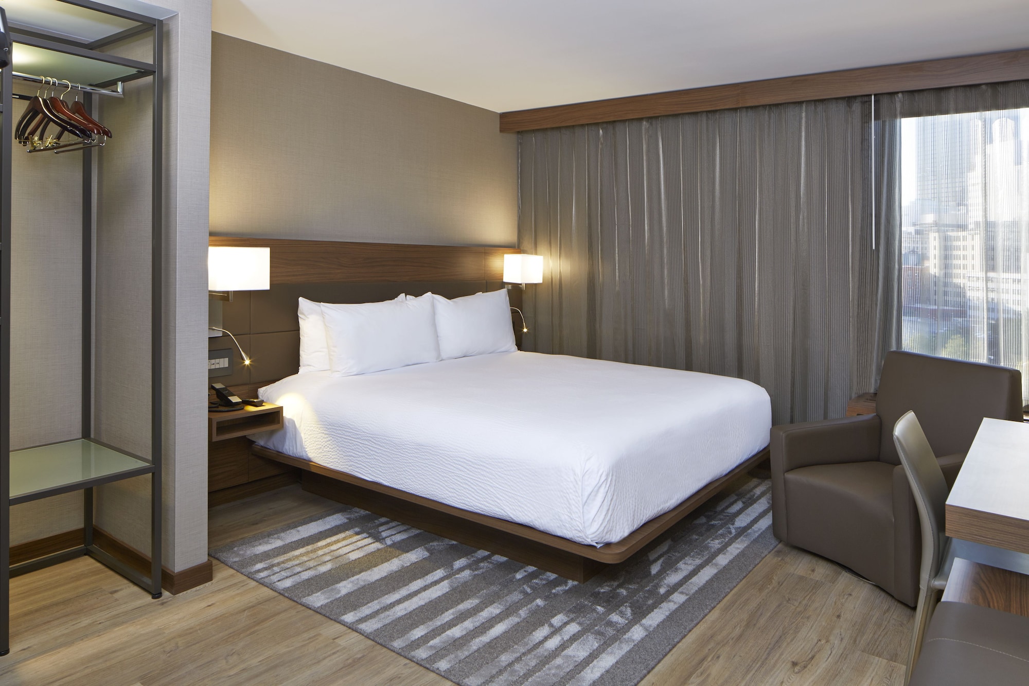 ROOM, KING BED