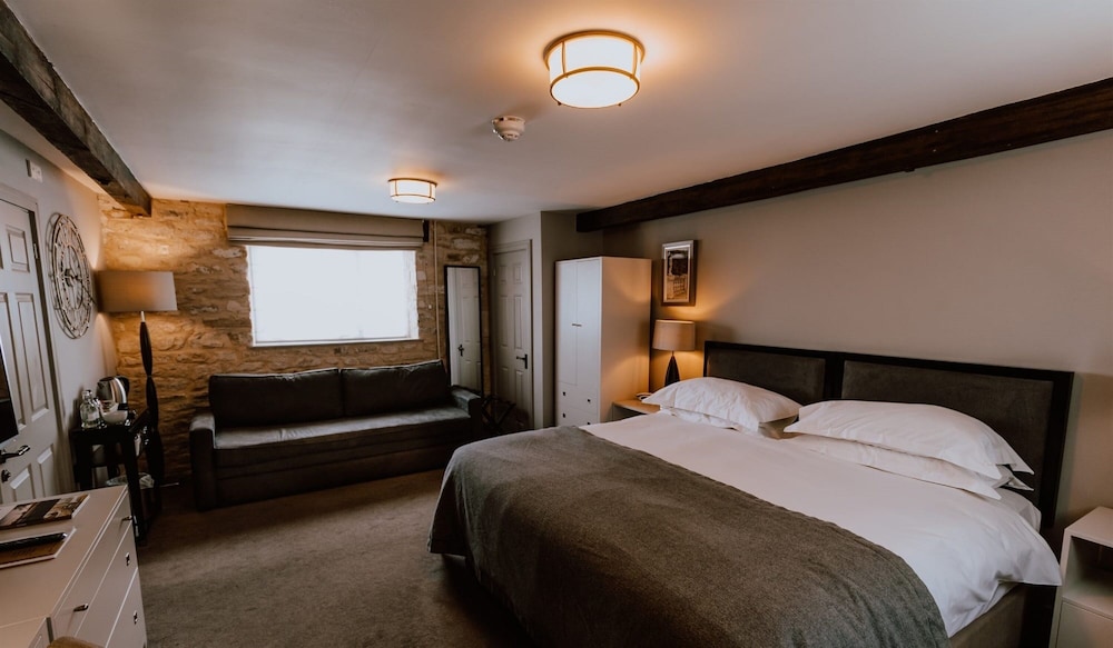 Suite, King Bed, Sofa