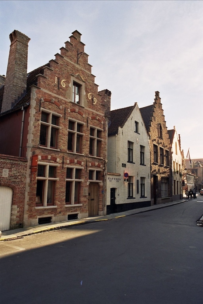 1669 Bed And Breakfast 4/50