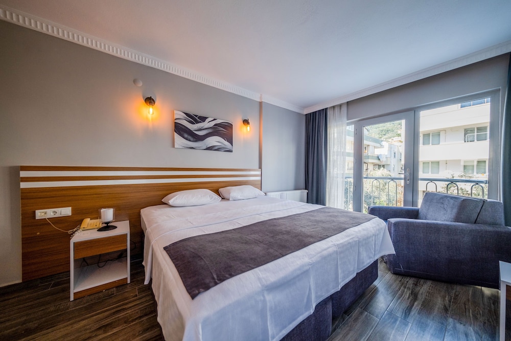 Lopera Beach Hotel 16/50