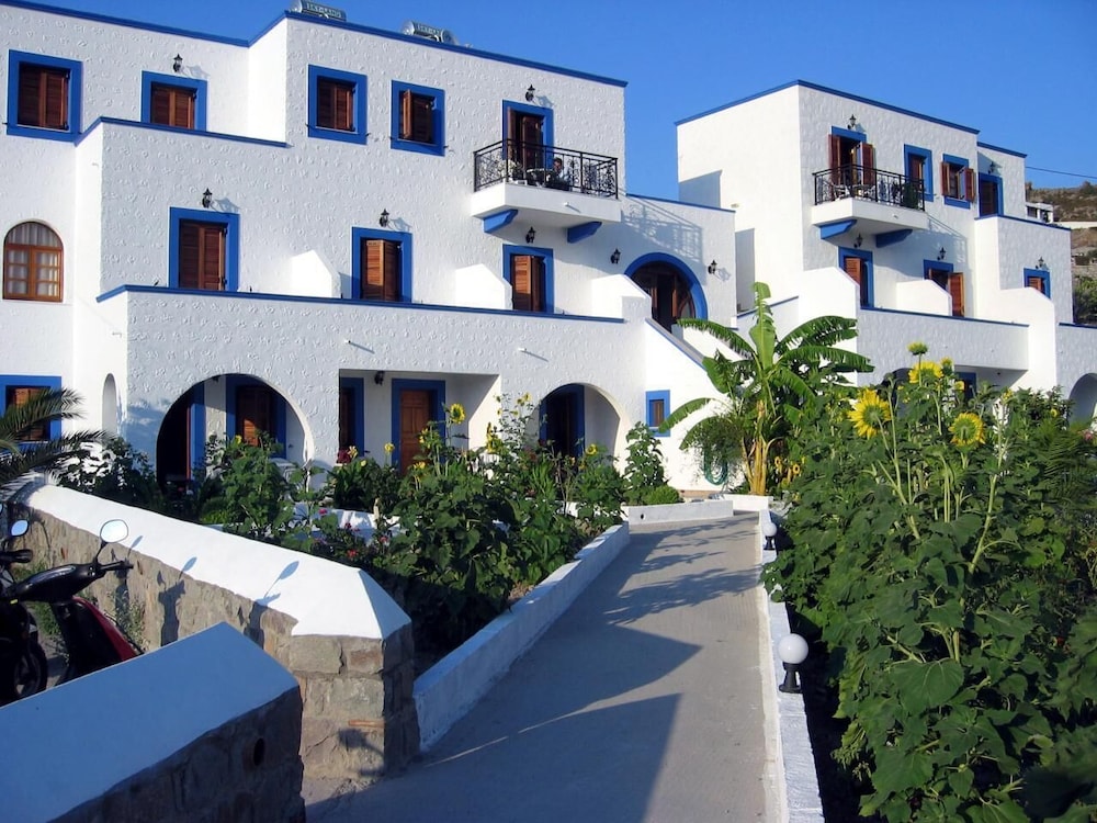 Nicolas Studios 44/47