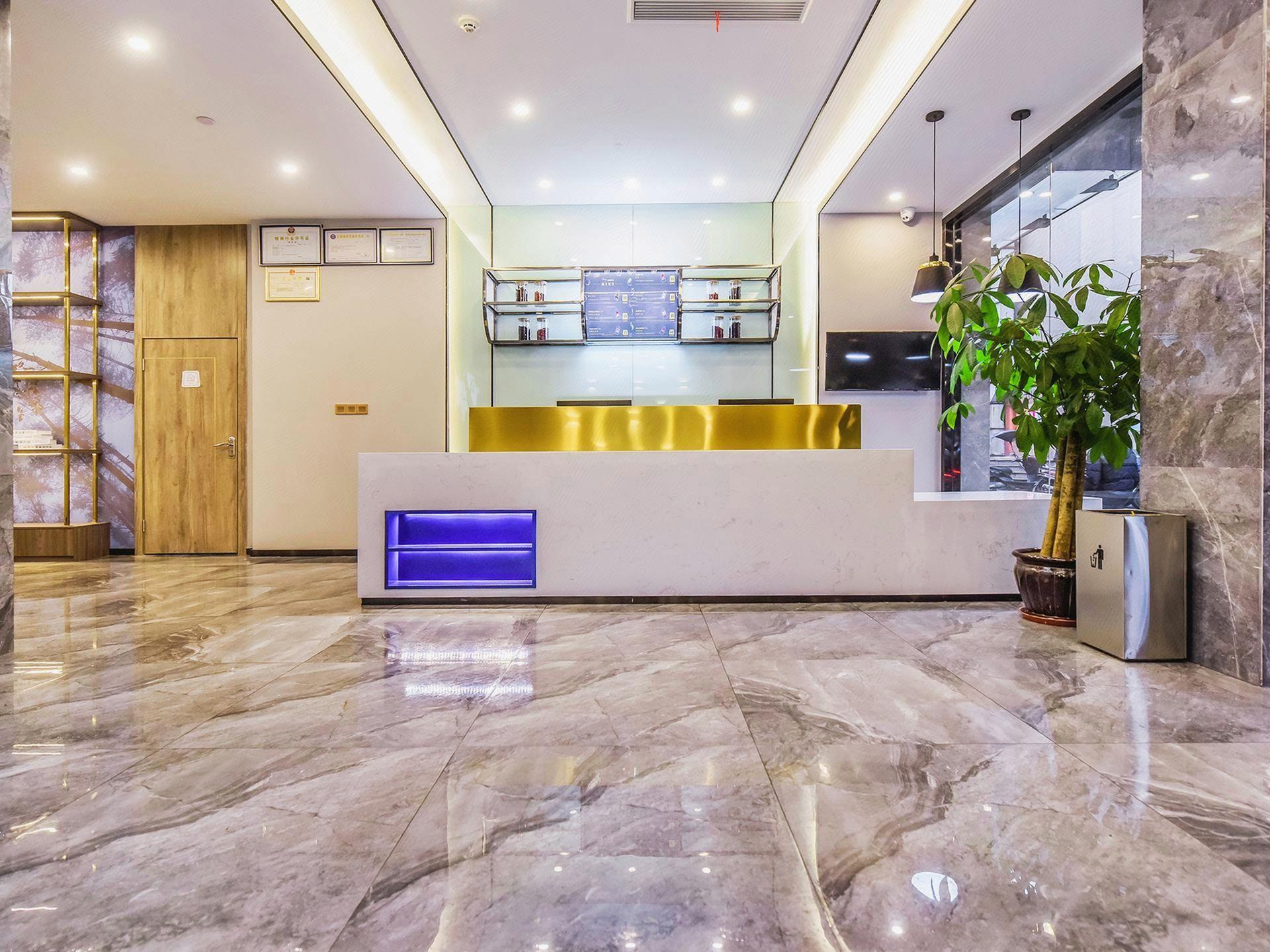 7 Days Inn (Rongchang Commercial Pedestrian Street) 8/28