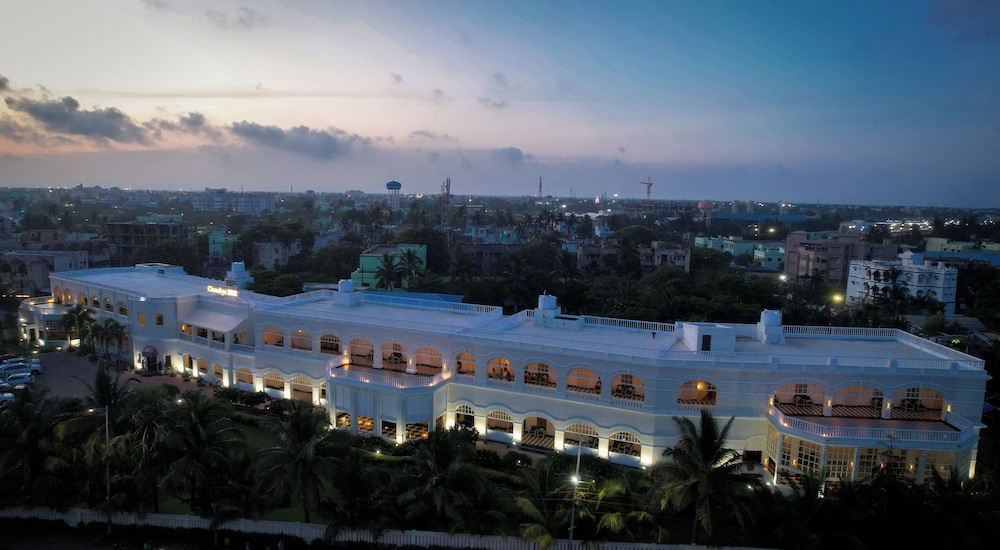 Chanakya Bnr Hotel 38/50