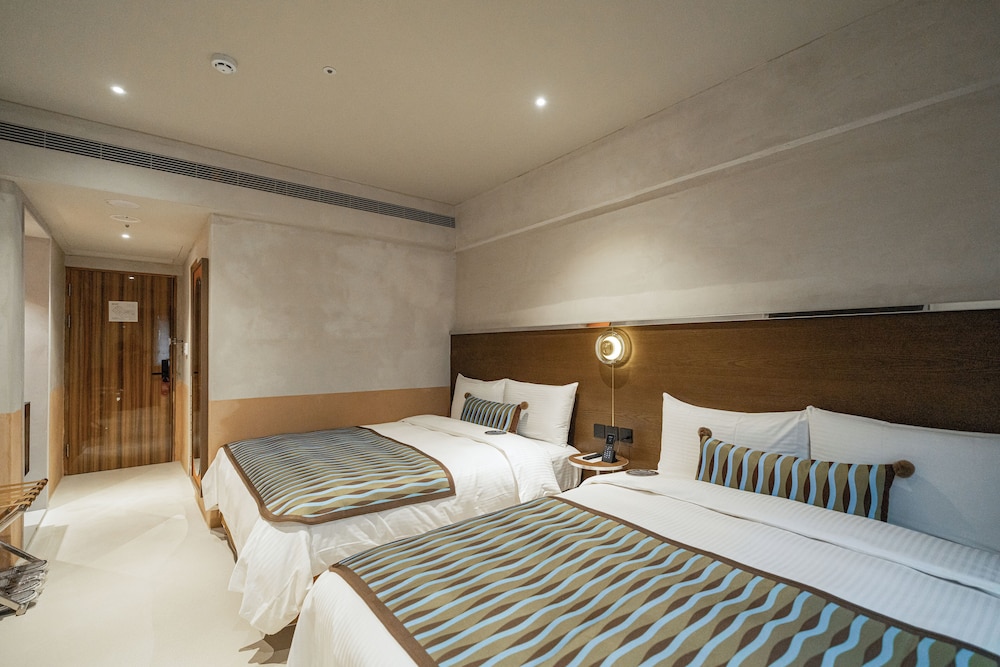 Oriental Hotel 16/50