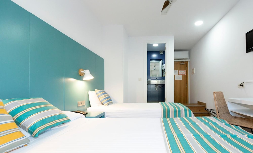 STANDARD, TWIN BEDS, CITY VIEW